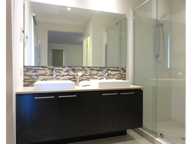 3 Mountleigh Circuit, Craigieburn VIC 3064