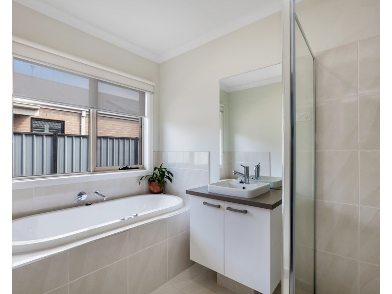 5 Faith Road, Craigieburn VIC 3064