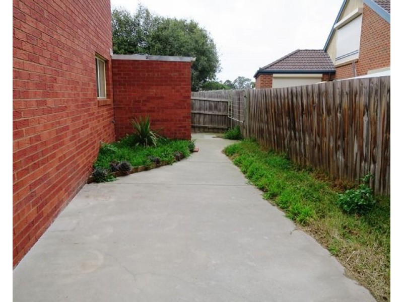 13 Pace Circuit, South Morang VIC 3752