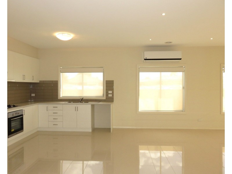 3/8 Prince Andrew Avenue, Lalor VIC 3075