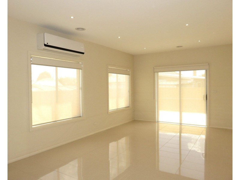 3/8 Prince Andrew Avenue, Lalor VIC 3075