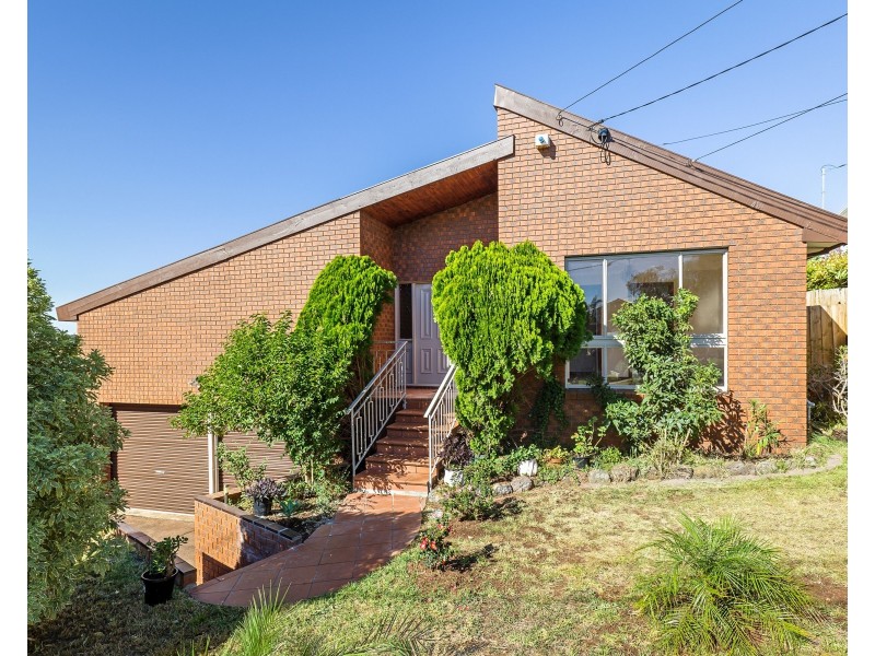 28 Clarke Drive, Gladstone Park VIC 3043