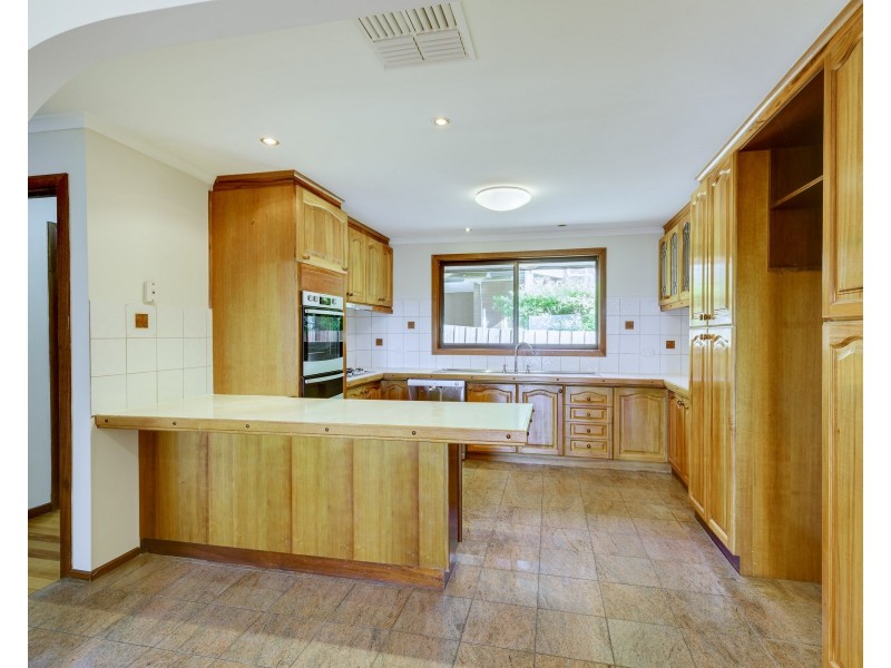 28 Clarke Drive, Gladstone Park VIC 3043