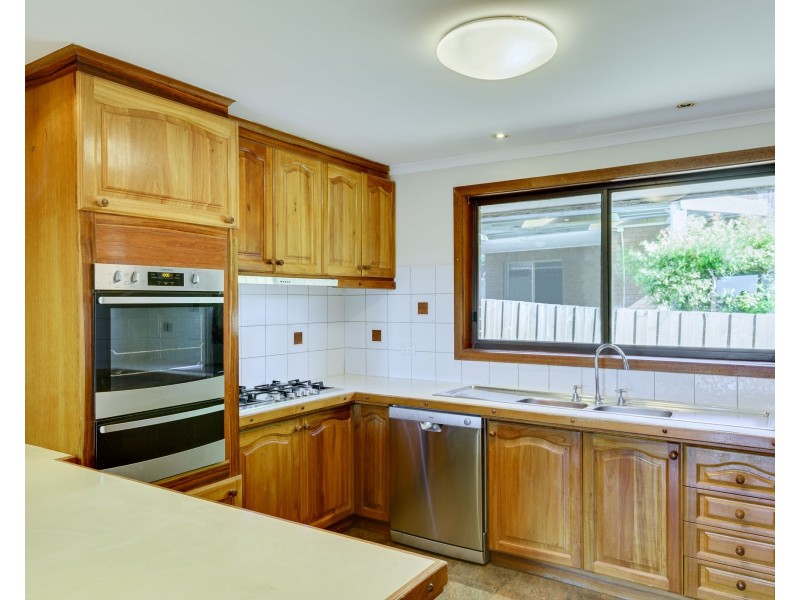 28 Clarke Drive, Gladstone Park VIC 3043