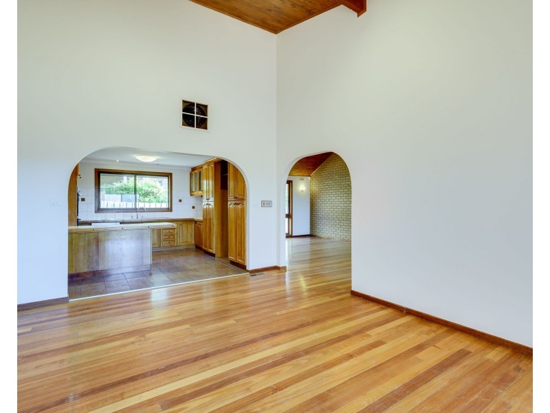 28 Clarke Drive, Gladstone Park VIC 3043