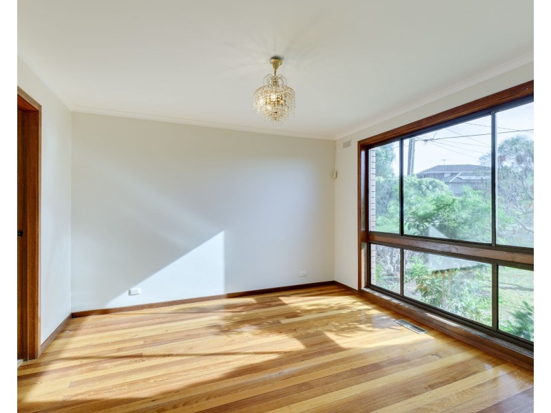 28 Clarke Drive, Gladstone Park VIC 3043