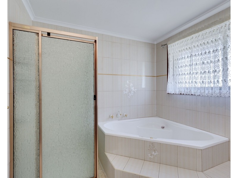 28 Clarke Drive, Gladstone Park VIC 3043