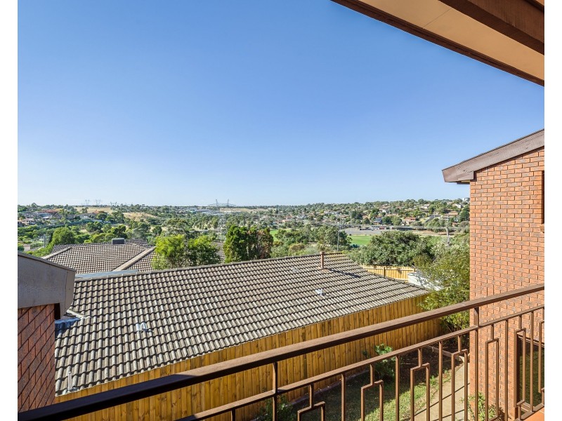 28 Clarke Drive, Gladstone Park VIC 3043