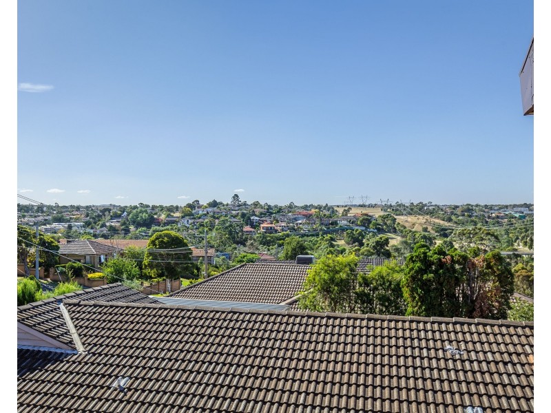 28 Clarke Drive, Gladstone Park VIC 3043