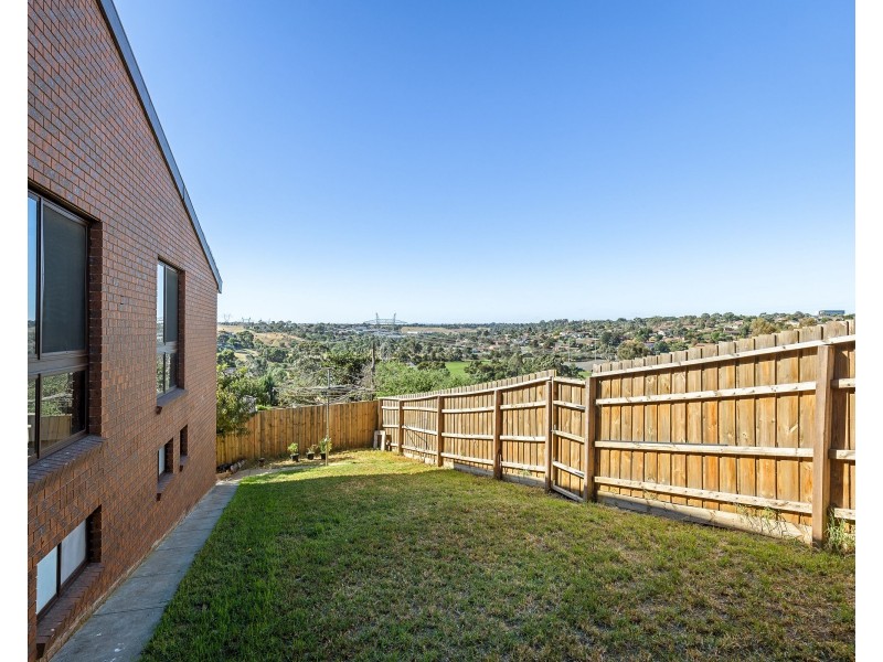 28 Clarke Drive, Gladstone Park VIC 3043