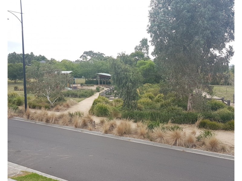 8 Chatsworth Avenue, Mernda VIC 3754