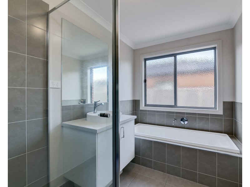 4 Mombassa Drive, Wollert VIC 3750