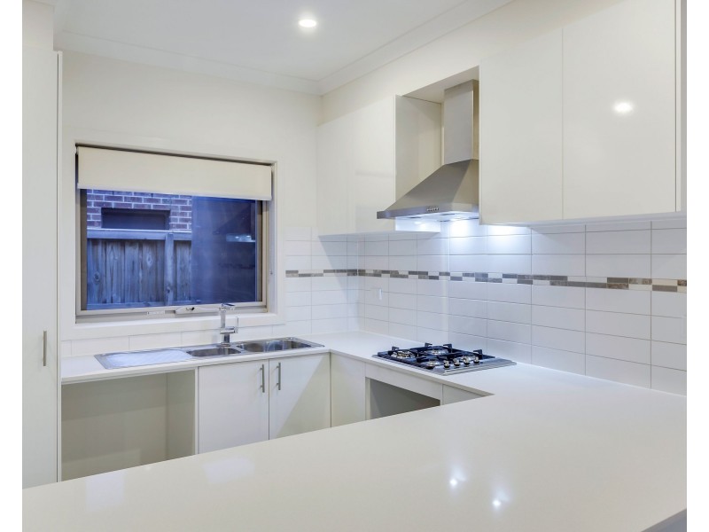 1 and 2/22 Yellow Brick Road, Doreen VIC 3754
