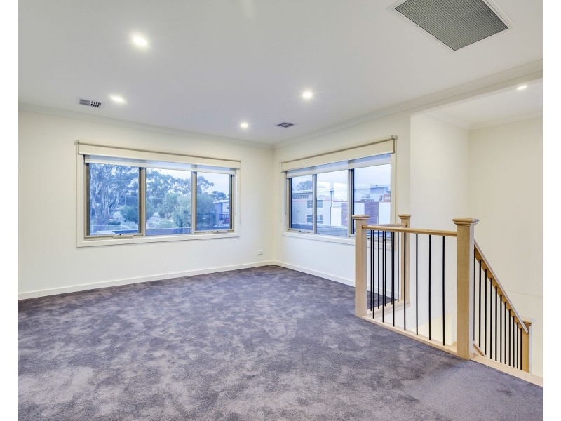 1 and 2/22 Yellow Brick Road, Doreen VIC 3754