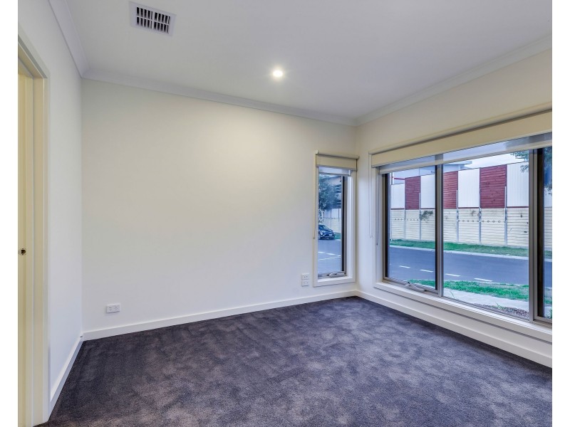 1 and 2/22 Yellow Brick Road, Doreen VIC 3754