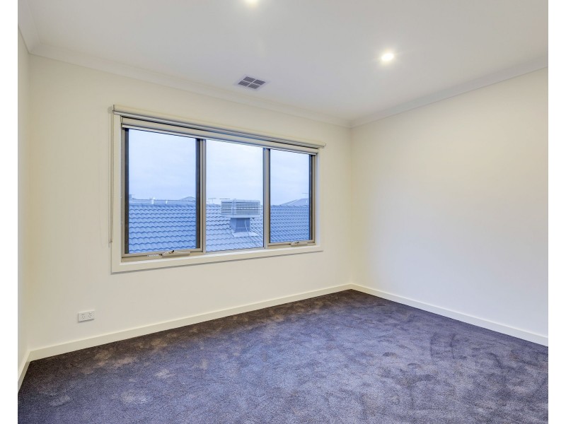 1 and 2/22 Yellow Brick Road, Doreen VIC 3754