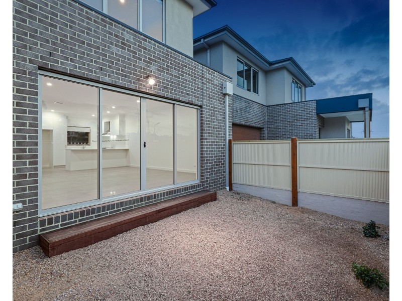 1 and 2/22 Yellow Brick Road, Doreen VIC 3754