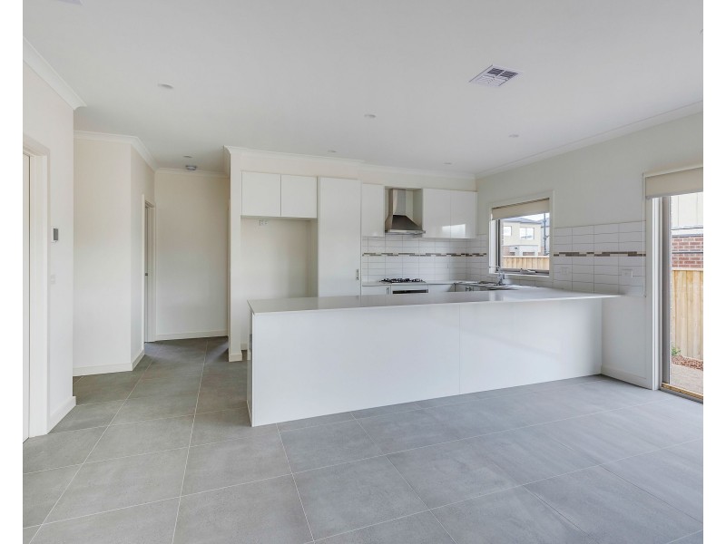 1 and 2/22 Yellow Brick Road, Doreen VIC 3754