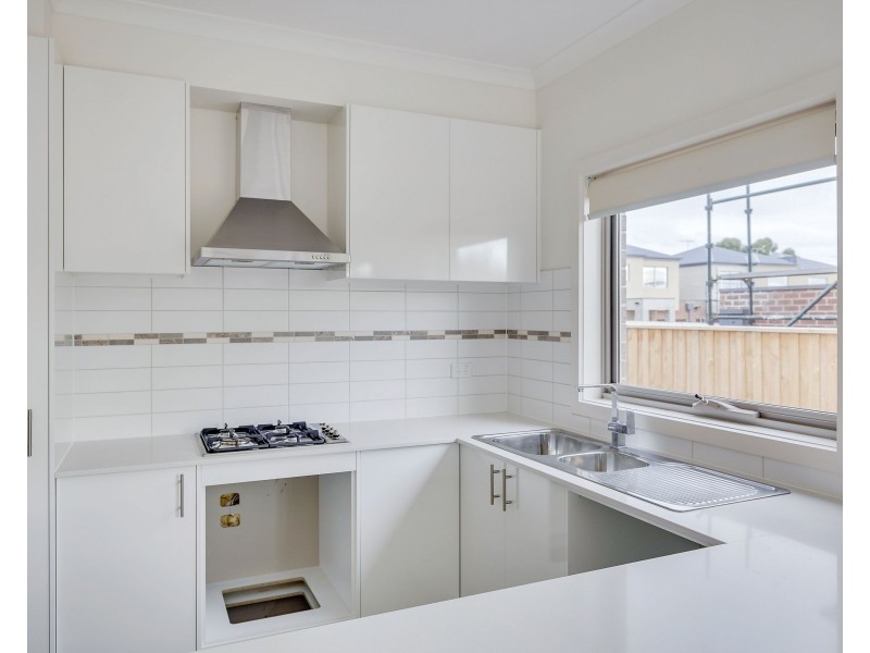 1 and 2/22 Yellow Brick Road, Doreen VIC 3754