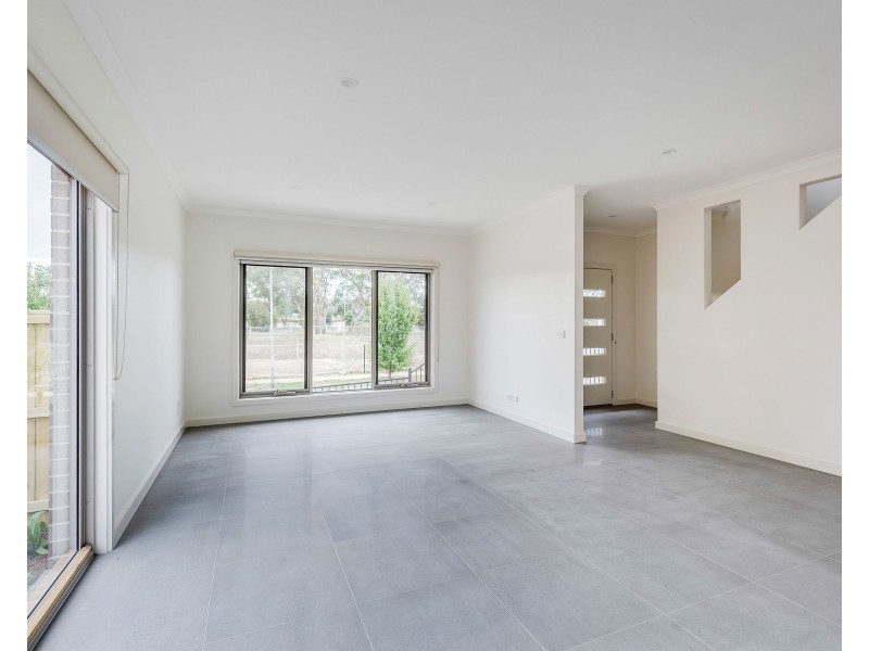 1 and 2/22 Yellow Brick Road, Doreen VIC 3754