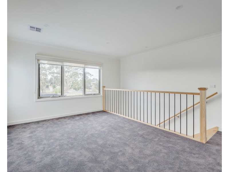 1 and 2/22 Yellow Brick Road, Doreen VIC 3754