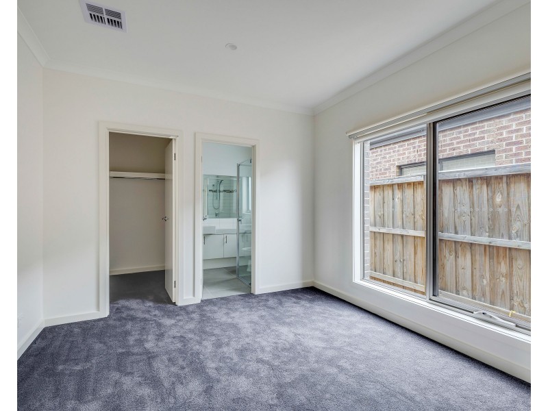 1 and 2/22 Yellow Brick Road, Doreen VIC 3754