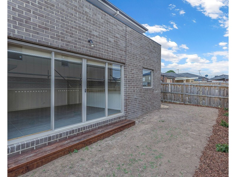 1 and 2/22 Yellow Brick Road, Doreen VIC 3754