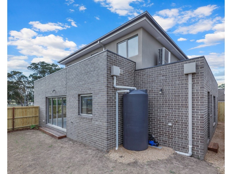 1 and 2/22 Yellow Brick Road, Doreen VIC 3754