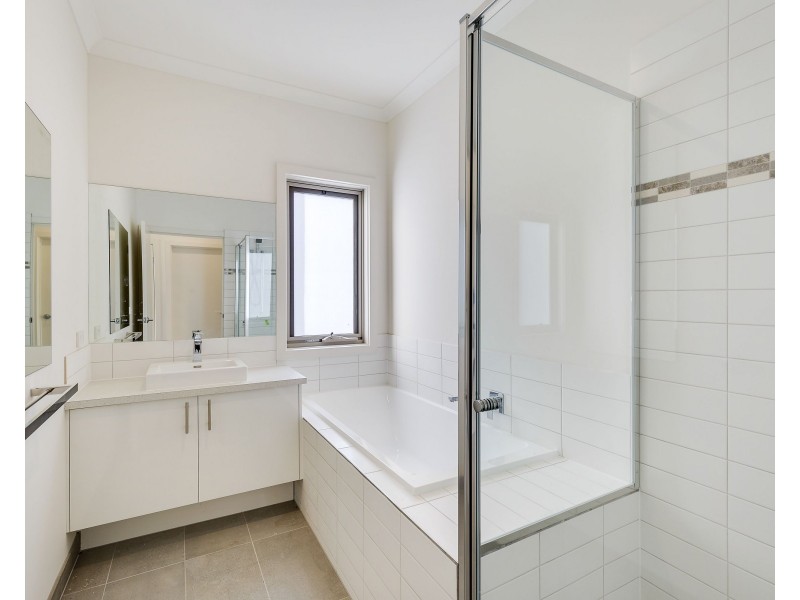 2 Erin Way, Doreen VIC 3754