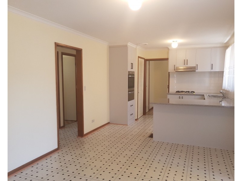 13 Grevillia Drive, Mill Park VIC 3082