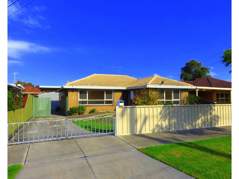 19 Pinewood Drive, Thomastown VIC 3074
