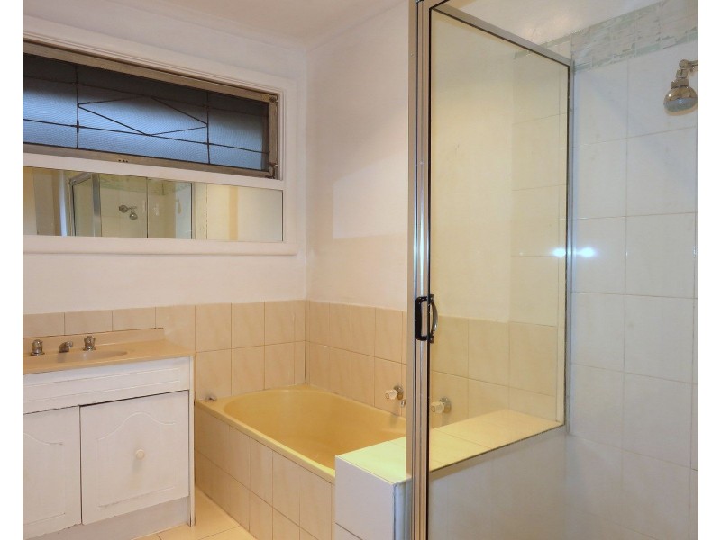 19 Pinewood Drive, Thomastown VIC 3074
