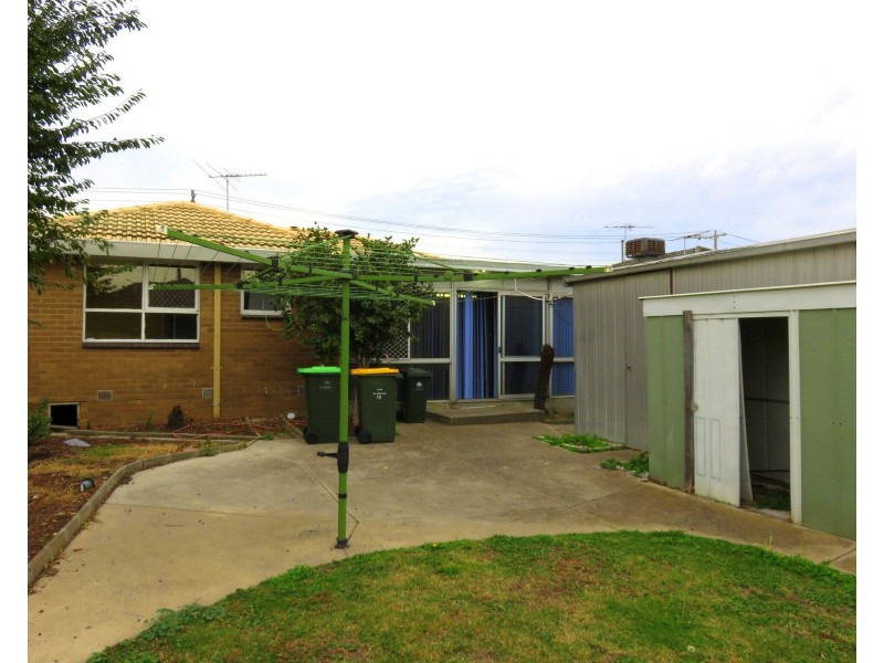 19 Pinewood Drive, Thomastown VIC 3074