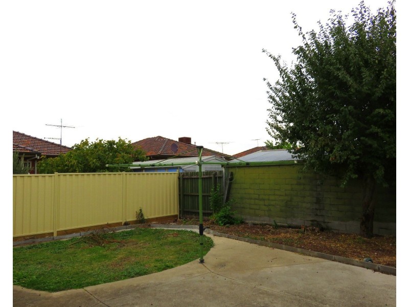 19 Pinewood Drive, Thomastown VIC 3074