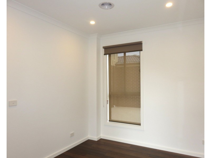 2/15 Bailey Street, St Albans VIC 3021