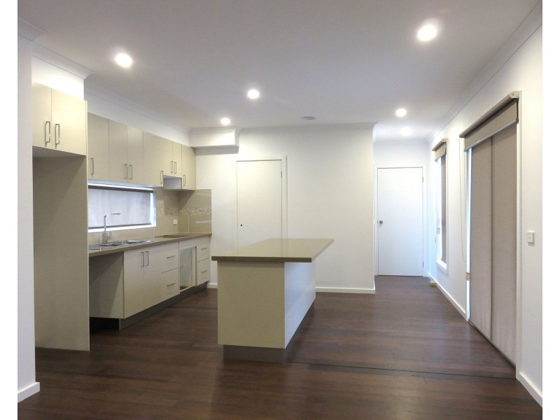 2/15 Bailey Street, St Albans VIC 3021