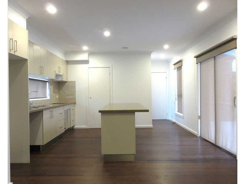 2/15 Bailey Street, St Albans VIC 3021
