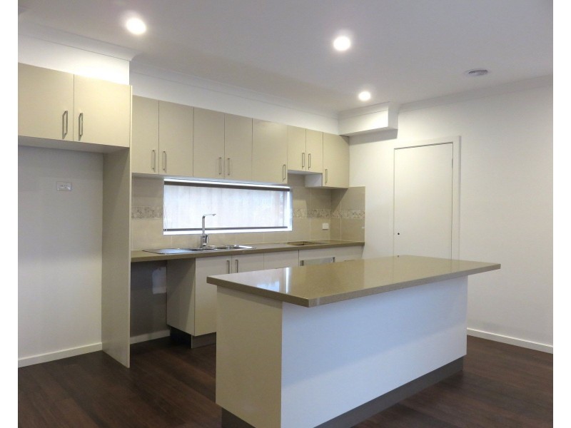 2/15 Bailey Street, St Albans VIC 3021
