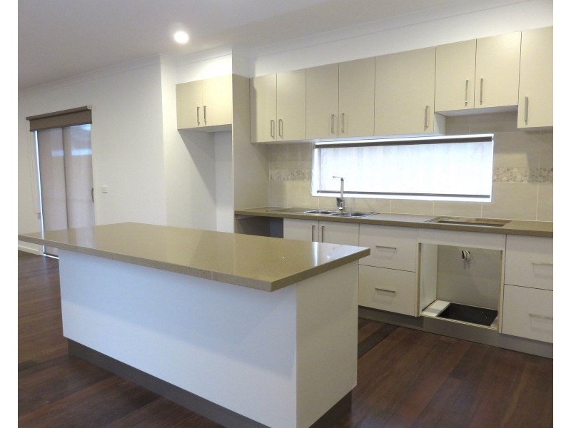 2/15 Bailey Street, St Albans VIC 3021