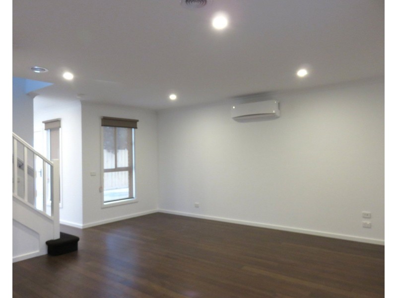 2/15 Bailey Street, St Albans VIC 3021