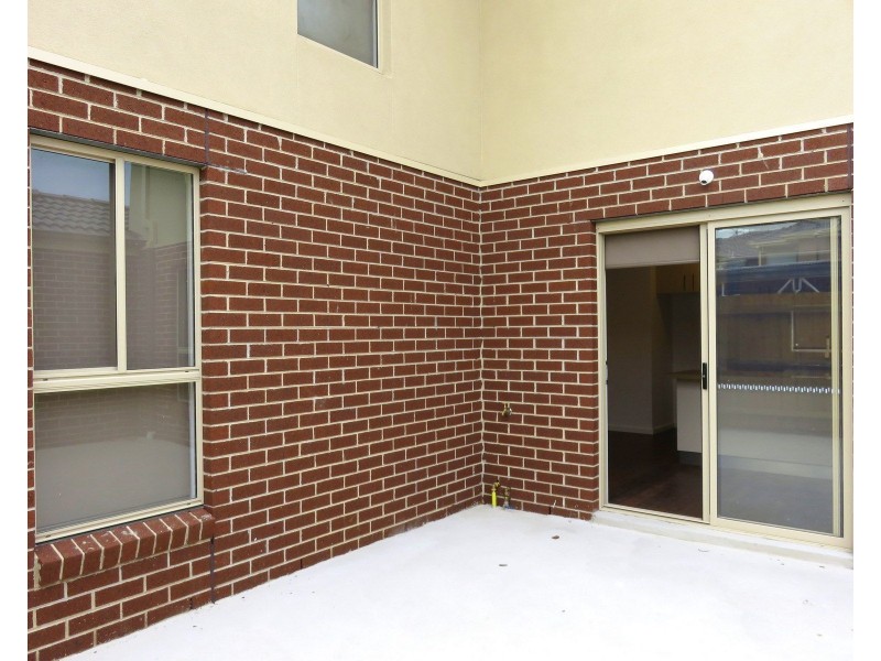 2/15 Bailey Street, St Albans VIC 3021