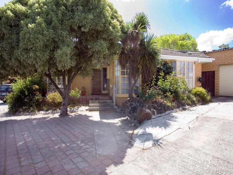 4 Pinewood Drive, Thomastown VIC 3074