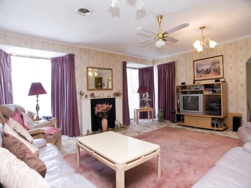 4 Pinewood Drive, Thomastown VIC 3074