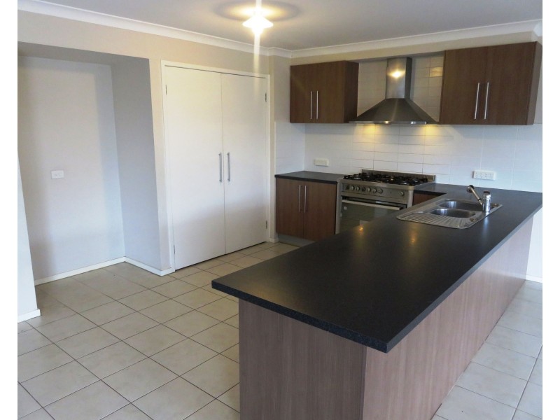 30 Hawkstowe Parade, South Morang VIC 3752