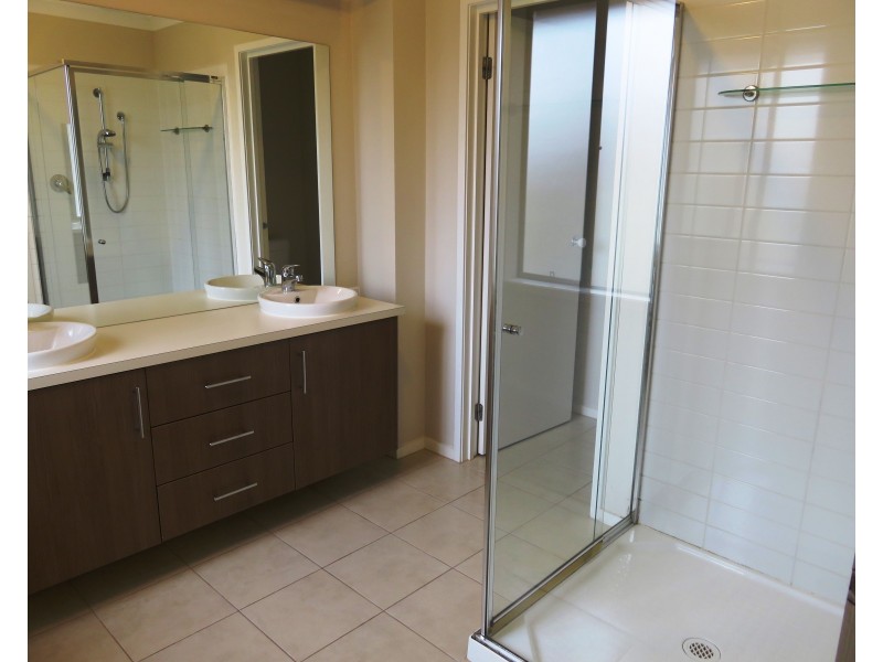 30 Hawkstowe Parade, South Morang VIC 3752