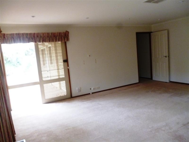 1 Madigan Crescent, Mill Park VIC 3082