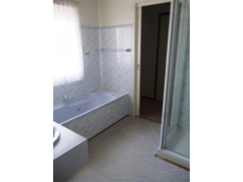 1 Madigan Crescent, Mill Park VIC 3082