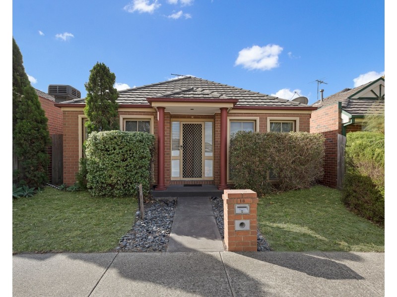 18 Nouvelle Grove, South Morang VIC 3752