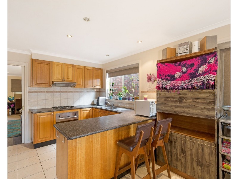 18 Nouvelle Grove, South Morang VIC 3752