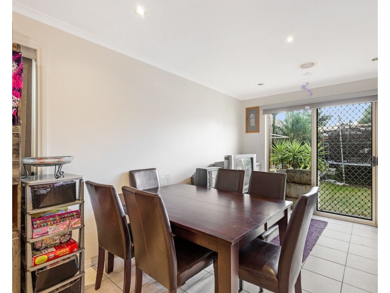 18 Nouvelle Grove, South Morang VIC 3752